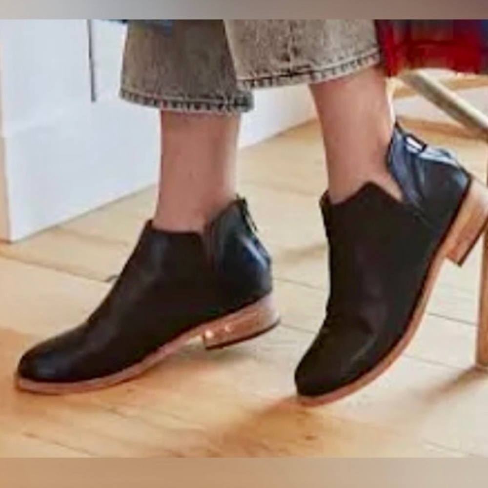 NWOB Beek Falcon Suede Ankle Boots Size 7